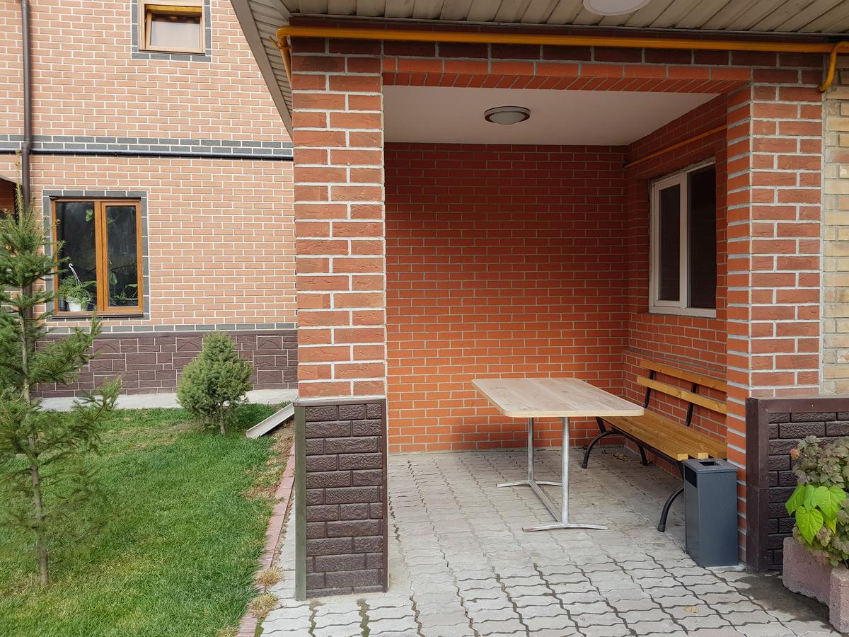 Mini Hotel Leila Алмати Екстер'єр фото